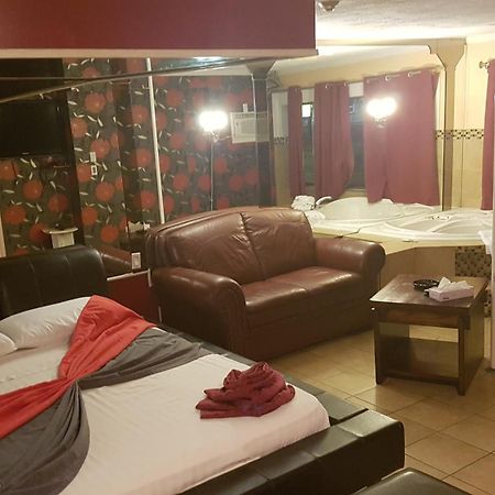 Chomedey Inn Laval Dış mekan fotoğraf