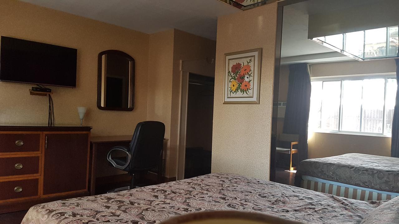 Chomedey Inn Laval Dış mekan fotoğraf