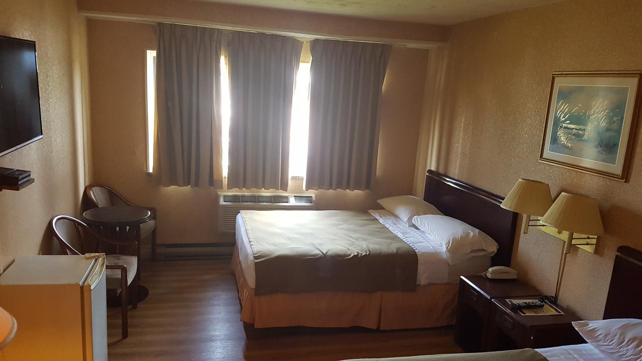 Chomedey Inn Laval Dış mekan fotoğraf