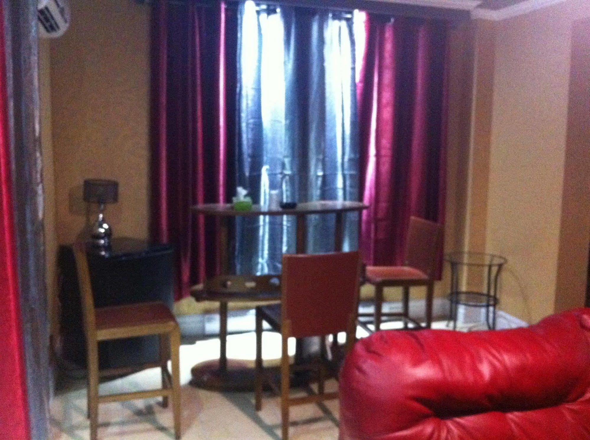 Chomedey Inn Laval Dış mekan fotoğraf
