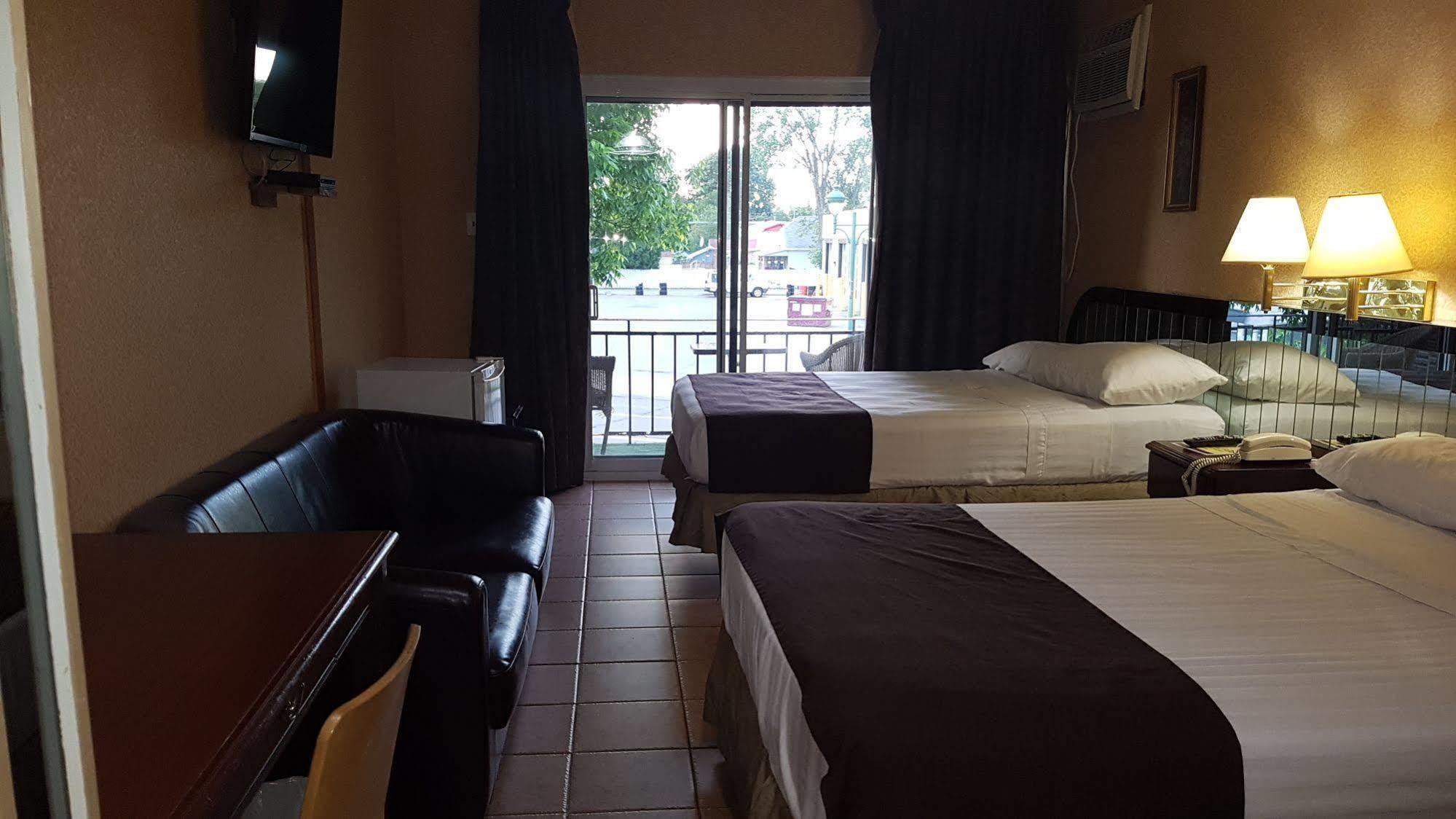 Chomedey Inn Laval Dış mekan fotoğraf