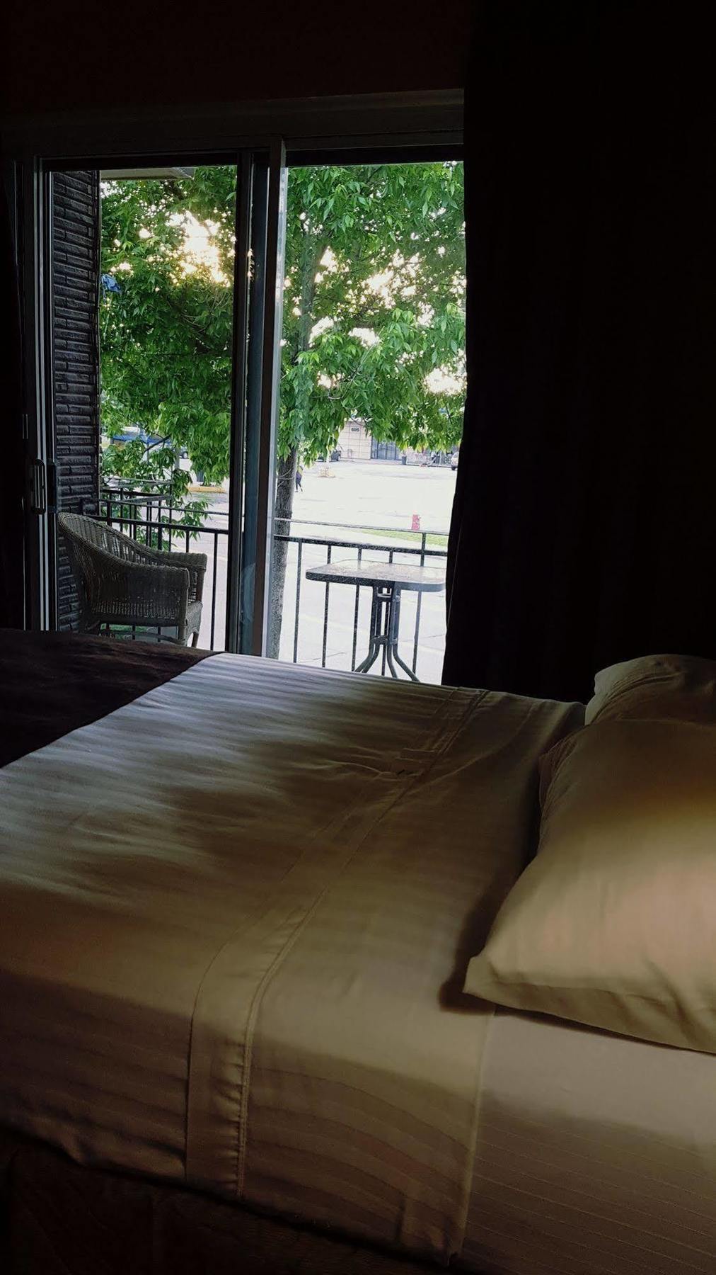 Chomedey Inn Laval Dış mekan fotoğraf