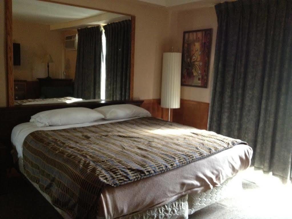 Chomedey Inn Laval Dış mekan fotoğraf