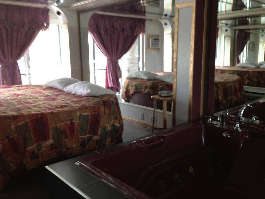 Chomedey Inn Laval Dış mekan fotoğraf