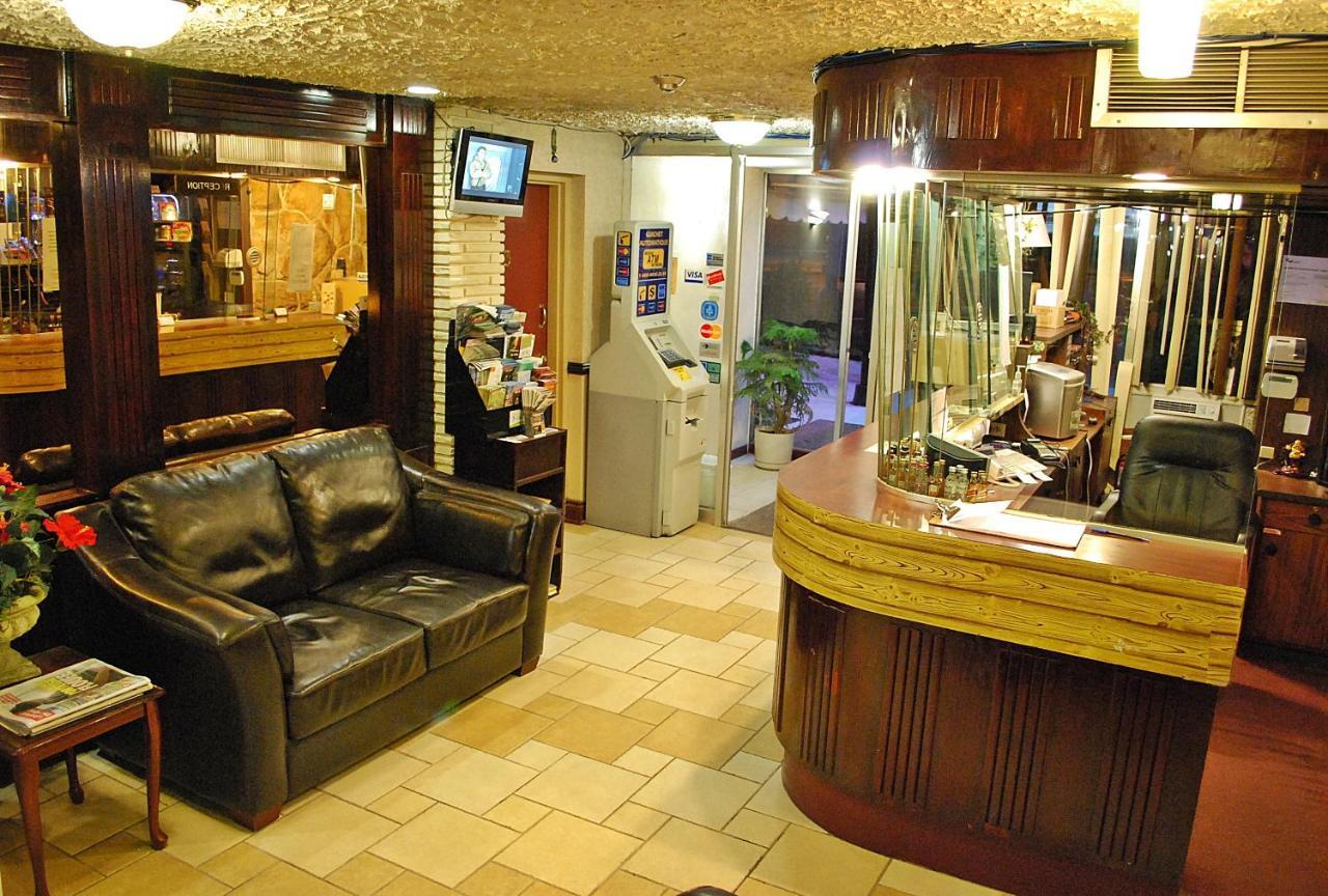 Chomedey Inn Laval Dış mekan fotoğraf